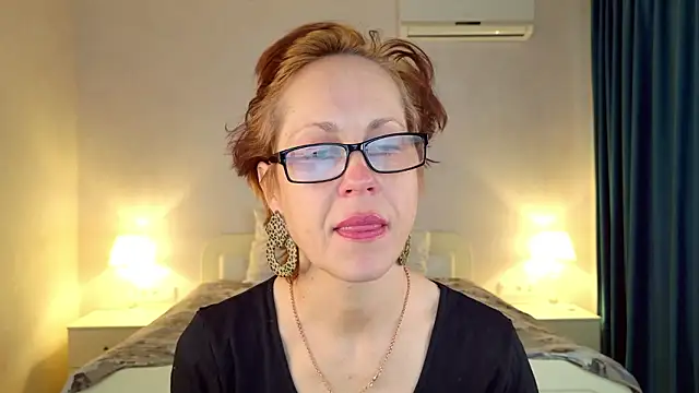 Snapshot of LioraWeiss chatting on 03/13/26, 05:58 LioraWeiss online show from 03/13/26, 05:58