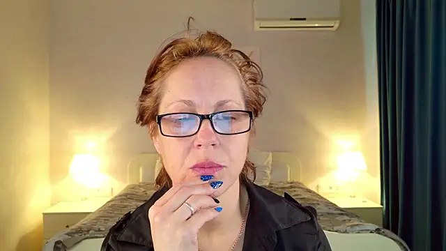 Snapshot of LioraWeiss chatting on 03/14/26, 06:19 LioraWeiss online show from 03/14/26, 06:19
