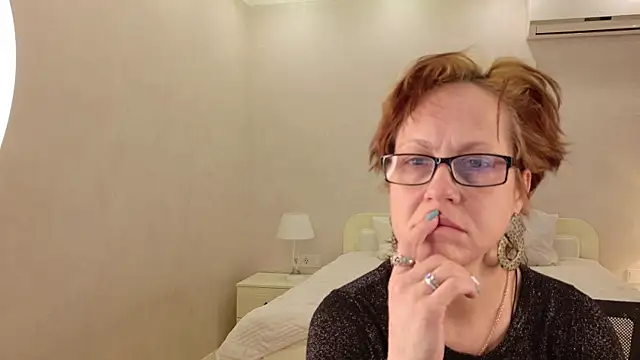 Snapshot of LioraWeiss chatting on 03/27/26, 07:58 LioraWeiss online show from 03/27/26, 07:58