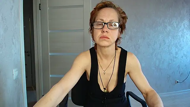 Snapshot of LioraWeiss chatting on 04/17/26, 02:09 LioraWeiss online show from 04/17/26, 02:09