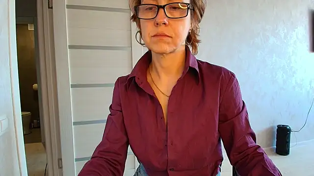Snapshot of LioraWeiss chatting on 05/05/26, 07:16 LioraWeiss online show from 05/05/26, 07:16