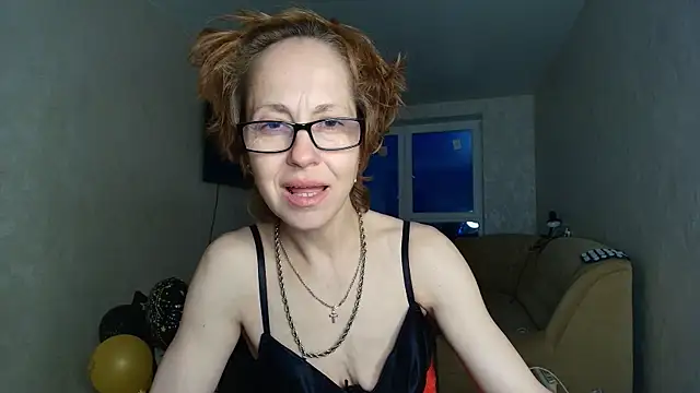 Snapshot of LioraWeiss chatting on 05/15/26, 05:20 LioraWeiss online show from 05/15/26, 05:20