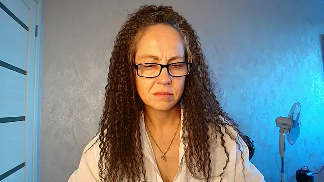 Snapshot of LioraWeiss chatting on 06/03/26, 02:33 LioraWeiss online show from 06/03/26, 02:33