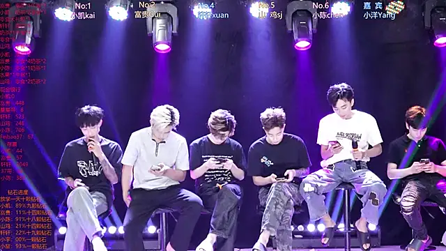 Snapshot of AOA-boy chatting on 04/18/26, 05:33 AOA-boy online show from 04/18/26, 05:33