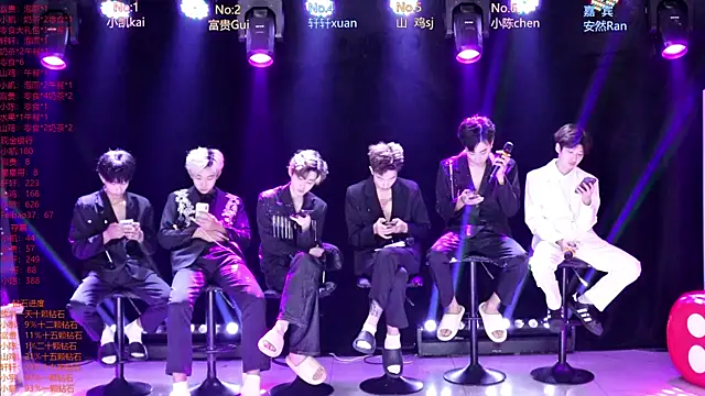 Snapshot of AOA-boy chatting on 04/19/26, 05:29 AOA-boy online show from 04/19/26, 05:29
