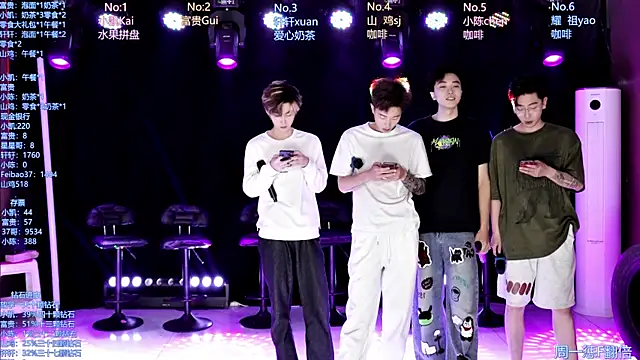Snapshot of AOA-boy chatting on 04/28/26, 01:15 AOA-boy online show from 04/28/26, 01:15