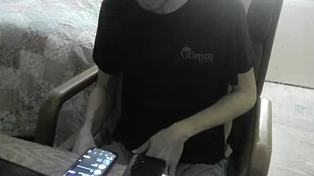 Snapshot of FiSTALiTY chatting on 04/18/26, 10:08 FiSTALiTY online show from 04/18/26, 10:08