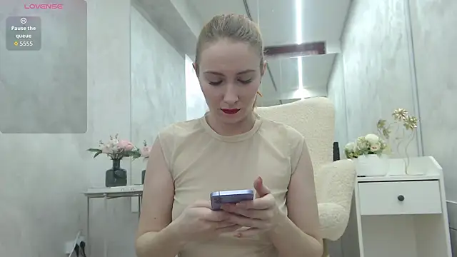 Snapshot of EmberLuna_ chatting on 04/03/26, 05:27 EmberLuna online show from 04/03/26, 05:27