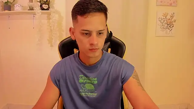 Snapshot of sexy_andres01 chatting on 02/27/26, 12:49 sexy andres01 online show from 02/27/26, 12:49