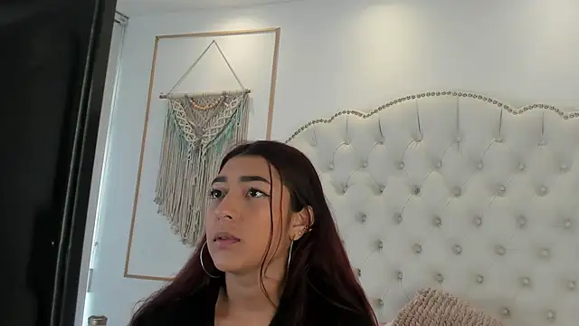 Snapshot of Sara_funy chatting on 05/22/26, 11:27 Sara funy online show from 05/22/26, 11:27