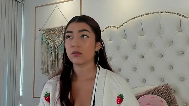 Snapshot of Sara_funy chatting on 06/02/26, 11:34 Sara funy online show from 06/02/26, 11:34