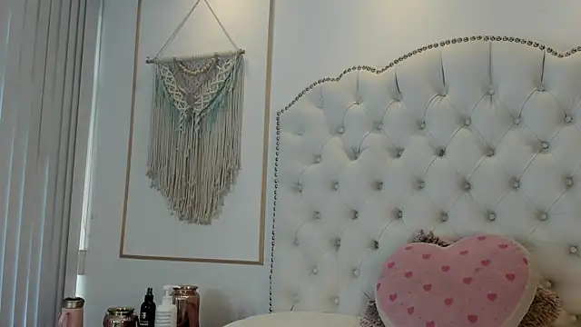 Snapshot of Sara_funy chatting on 06/04/26, 11:38 Sara funy online show from 06/04/26, 11:38