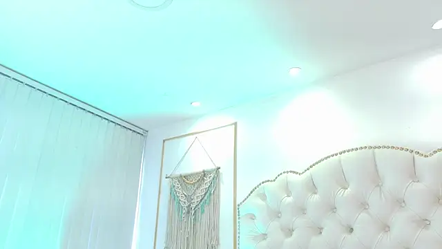 Sara funy online show from 07/22/26, 11:46