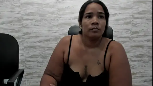 Snapshot of mariana_villa72 chatting on 06/05/26, 01:17 mariana villa72 online show from 06/05/26, 01:17