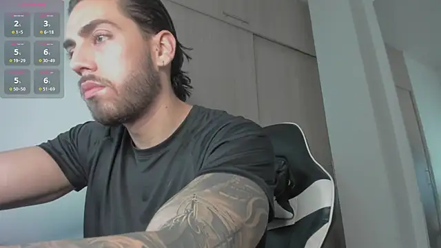 Snapshot of Axel__Blaze chatting on 06/11/26, 01:31 Axel Blaze online show from 06/11/26, 01:31