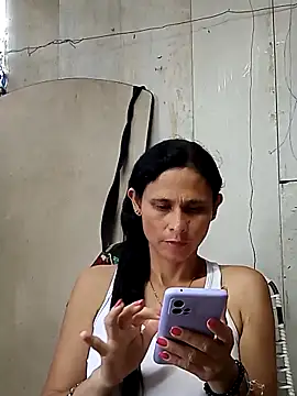 Snapshot of yuliitza4 chatting on 05/10/26, 01:16 yuliitza4 online show from 05/10/26, 01:16