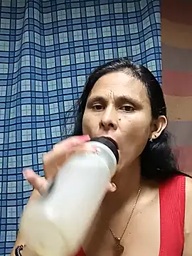 yuliitza4 online show from 06/19/26, 12:48