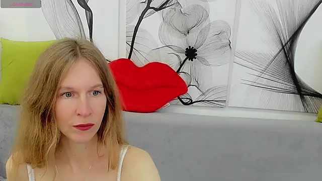 Snapshot of Mira_XOo chatting on 04/09/26, 02:00 Mira XOo online show from 04/09/26, 02:00