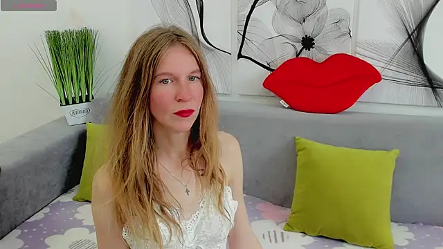 Snapshot of Mira_XOo chatting on 05/21/26, 02:35 Mira XOo online show from 05/21/26, 02:35