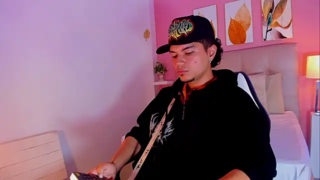 Snapshot of Briian__ chatting on 06/11/26, 07:23 Briian online show from 06/11/26, 07:23