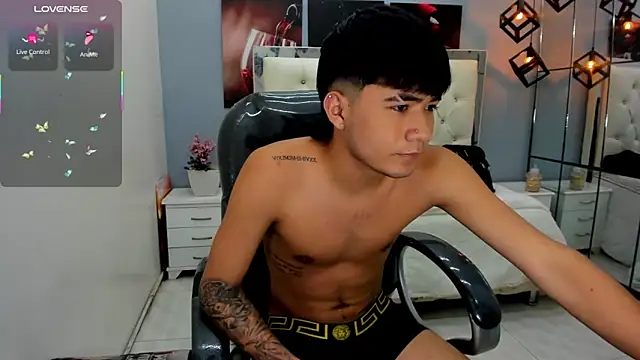 Snapshot of Thiago_collinss chatting on 06/18/26, 10:47 Thiago collinss online show from 06/18/26, 10:47