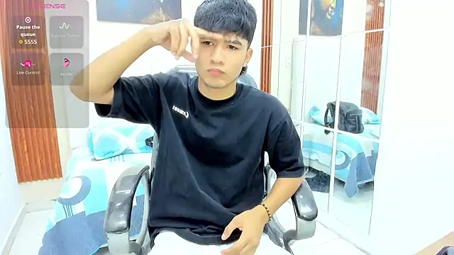 Snapshot of Thiago_collinss chatting on 07/10/26, 10:01 Thiago collinss online show from 07/10/26, 10:01