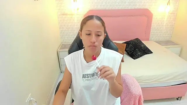 LESLYSIMPSON online show from 06/30/26, 12:28