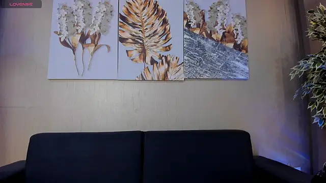 Snapshot of ValentinaaMilan chatting on 04/21/26, 04:52 ValentinaaMilan online show from 04/21/26, 04:52