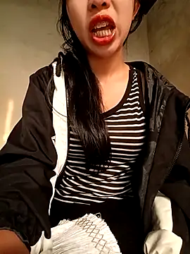Snapshot of eanna88 chatting on 04/21/26, 11:51 eanna88 online show from 04/21/26, 11:51