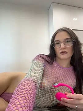 Snapshot of PamelaRuis69 chatting on 05/25/26, 03:29 PamelaRuis69 online show from 05/25/26, 03:29