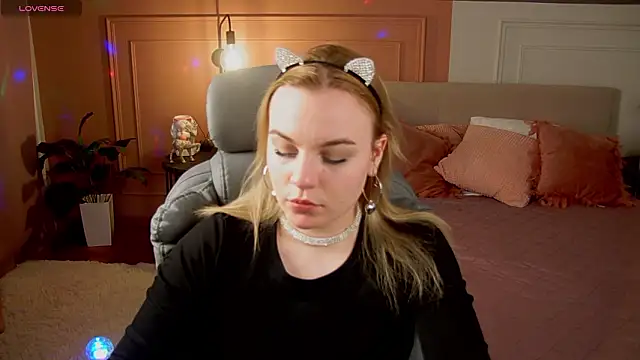 Snapshot of Glow_Margo chatting on 03/22/26, 01:09 Glow Margo online show from 03/22/26, 01:09