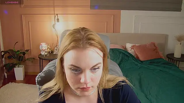 Snapshot of Glow_Margo chatting on 04/03/26, 01:03 Glow Margo online show from 04/03/26, 01:03