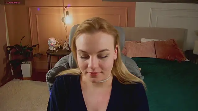 Snapshot of Glow_Margo chatting on 04/04/26, 01:26 Glow Margo online show from 04/04/26, 01:26