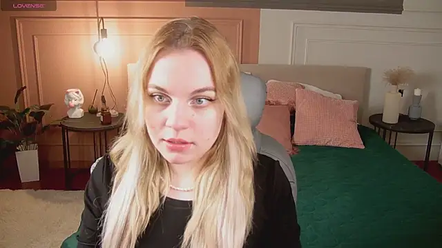 Snapshot of Glow_Margo chatting on 04/23/26, 01:07 Glow Margo online show from 04/23/26, 01:07