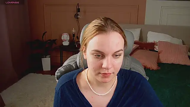 Snapshot of Glow_Margo chatting on 04/24/26, 01:19 Glow Margo online show from 04/24/26, 01:19