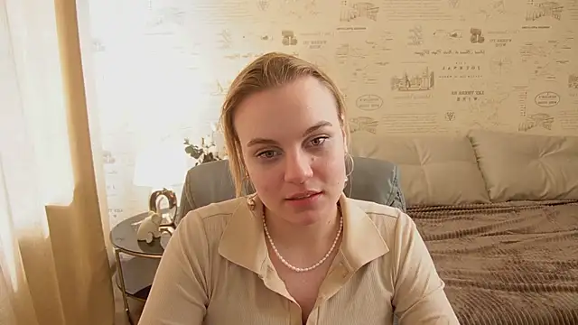 Snapshot of Glow_Margo chatting on 05/17/26, 03:04 Glow Margo online show from 05/17/26, 03:04