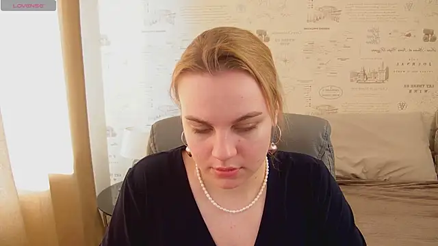 Snapshot of Glow_Margo chatting on 06/08/26, 01:20 Glow Margo online show from 06/08/26, 01:20