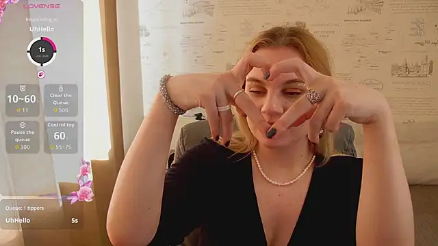 Snapshot of Glow_Margo chatting on 06/15/26, 01:19 Glow Margo online show from 06/15/26, 01:19