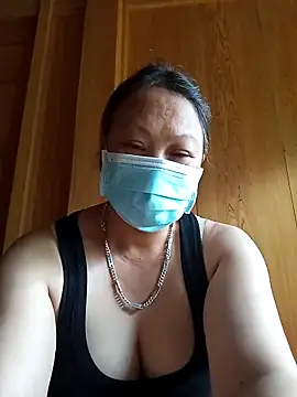 Snapshot of Heylen_hooo chatting on 05/18/26, 03:02 Heylen hooo online show from 05/18/26, 03:02