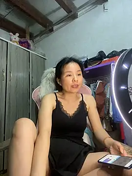 Ivy Trix2 online show from 05/14/26, 03:52