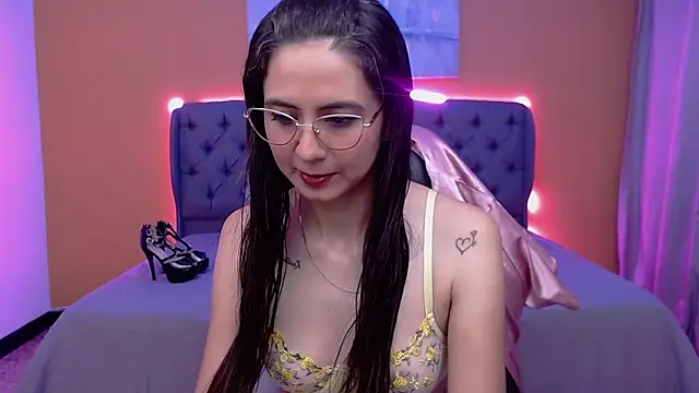Snapshot of alexaneuer chatting on 03/31/26, 01:00 alexaneuer online show from 03/31/26, 01:00