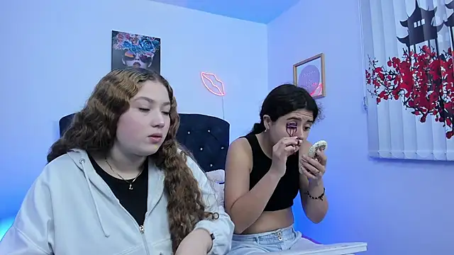 Snapshot of valeria_and_zoe chatting on 03/18/26, 01:47 valeria and zoe online show from 03/18/26, 01:47