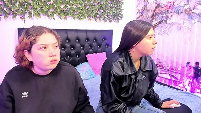 Snapshot of valeria_and_zoe chatting on 06/02/26, 02:19 valeria and zoe online show from 06/02/26, 02:19