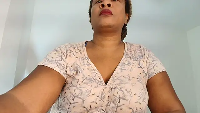 Snapshot of luxy_benet chatting on 03/16/26, 09:24 luxy benet online show from 03/16/26, 09:24