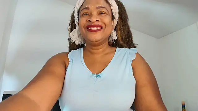 Snapshot of luxy_benet chatting on 03/18/26, 09:12 luxy benet online show from 03/18/26, 09:12