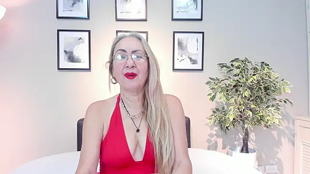 Snapshot of Victoria_Firee chatting on 04/11/26, 01:04 Victoria Firee online show from 04/11/26, 01:04