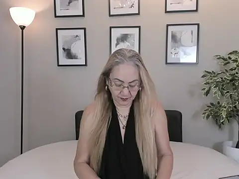 Snapshot of Victoria_Firee chatting on 04/12/26, 12:21 Victoria Firee online show from 04/12/26, 12:21