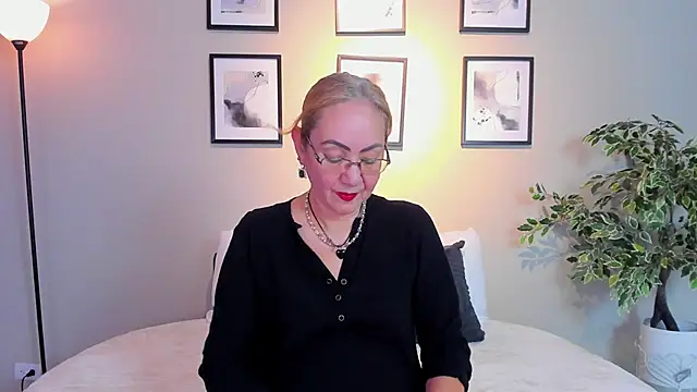 Snapshot of Victoria_Firee chatting on 06/11/26, 07:34 Victoria Firee online show from 06/11/26, 07:34
