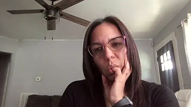 Snapshot of Mkdana chatting on 05/01/26, 06:45 Mkdana online show from 05/01/26, 06:45