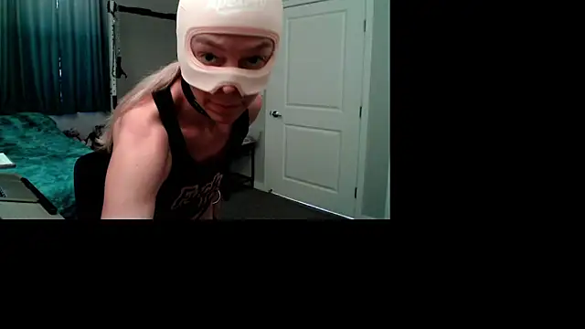 Snapshot of shadowpleasures4u chatting on 05/18/26, 02:34 shadowpleasures4u online show from 05/18/26, 02:34